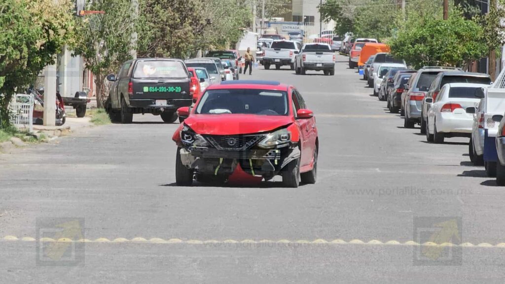 Detienen a dos armados tras persecución por presunta venta de droga