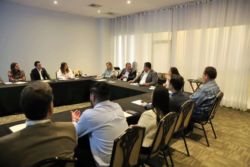 Se reúne Fiscal General con empresarios de la radio y la televisión en Chihuahua