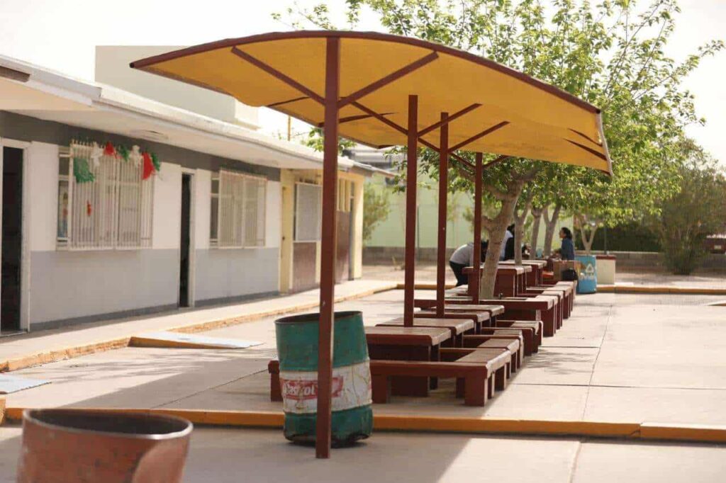 Entrega alcalde obras en beneficio de la educación