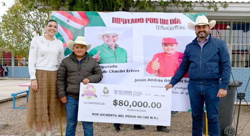 Entregan Luis Fernando Chacón y Yanko Durán, reconocimiento a niño diputado por el distrito 13