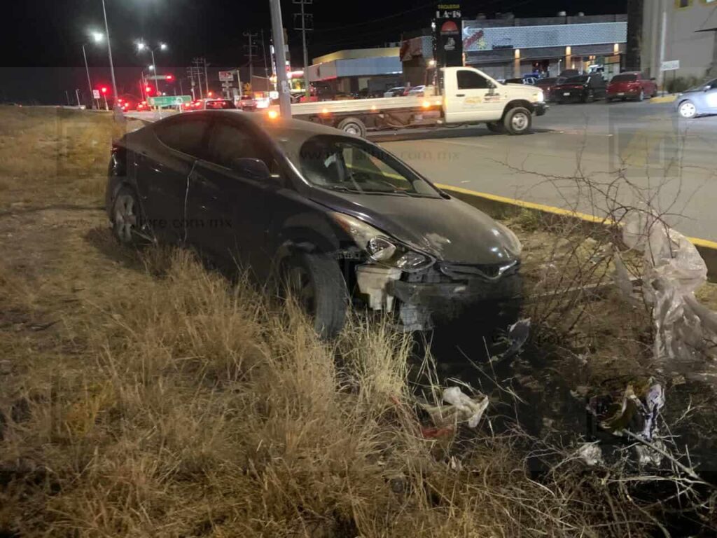 Choque con volcadura en Circuito Universitario y Cafetales