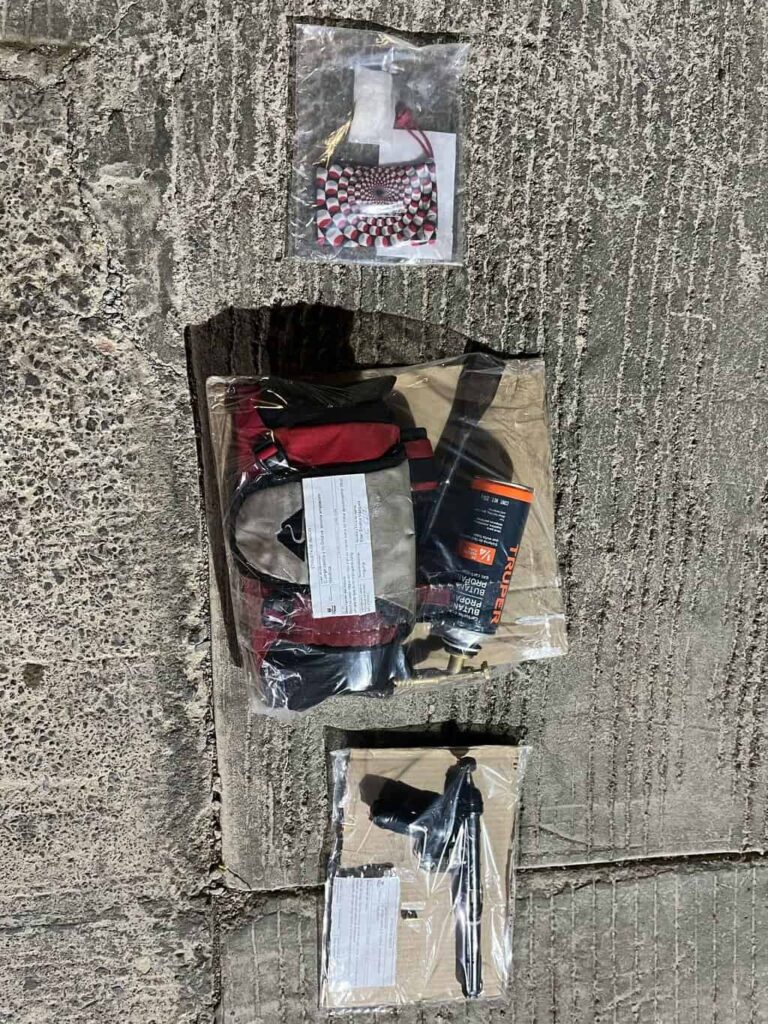 Detienen a tres hombres y un menor con posible droga y lanzallamas casero en Cuauhtémoc