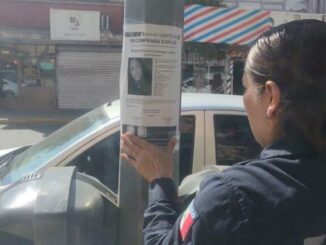Realiza FEM pega de pesquisas en el centro de la ciudad de Chihuahua