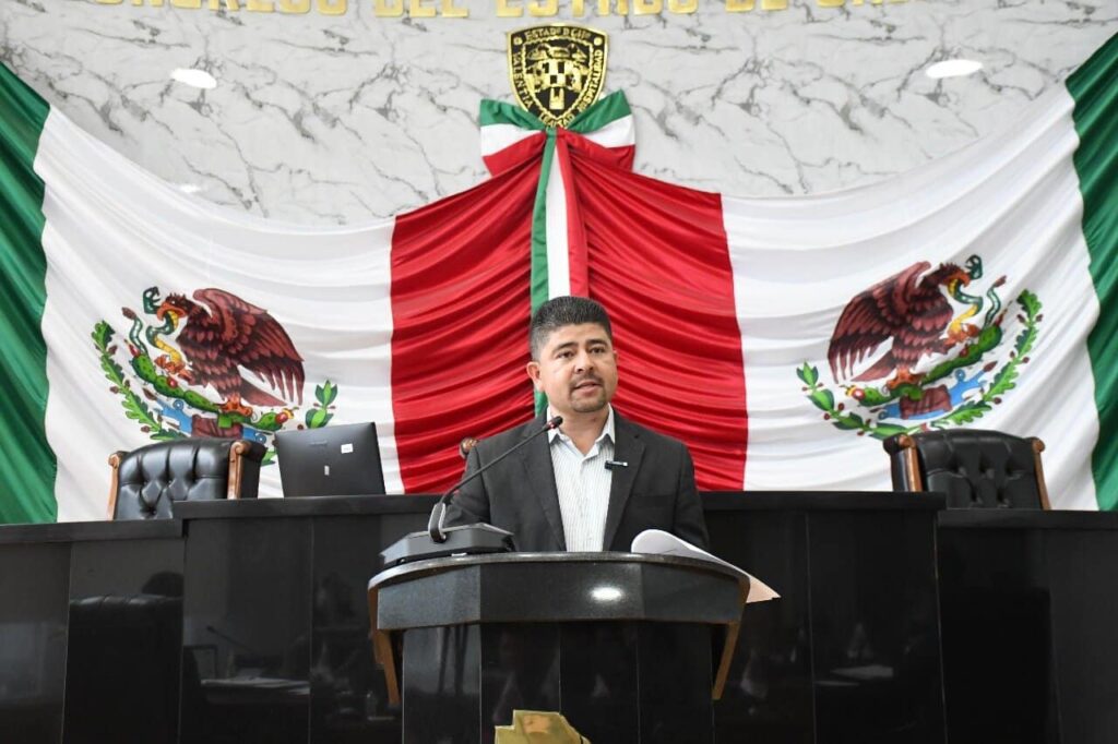 Busca Saúl Mireles tipificar el acecho como delito en el Código Penal del Estado