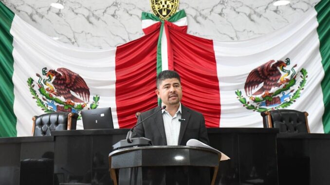 Busca Saúl Mireles tipificar el acecho como delito en el Código Penal del Estado