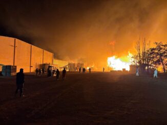 Brindaron apoyo bomberos de Cuauhtémoc en incendio de empresa de Guerrero
