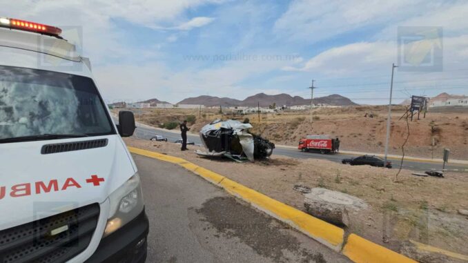 Chofer de servicios de aeropuerto vuelca en carretera a Aldama