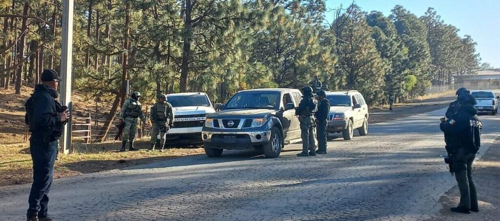 Ejecutan a dos en entronque Las Varas al Ejido Largo Maderal