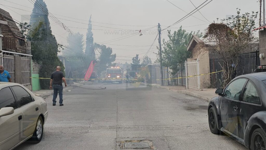 Controlan incendio en patio de vivienda en la colonia Diego Lucero