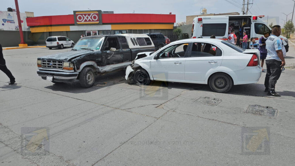 Choque deja varios heridos en cruce de Villas del Rey