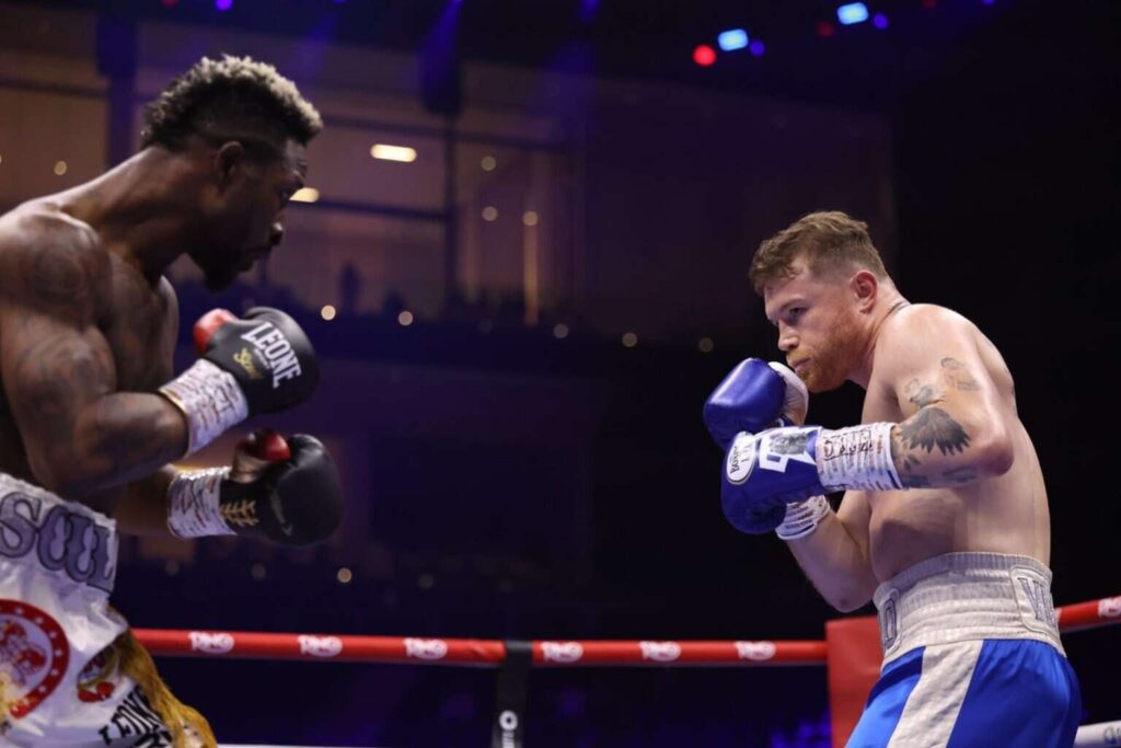 Saúl ‘Canelo’ Álvarez gana a William Scull en Arabia Saudita