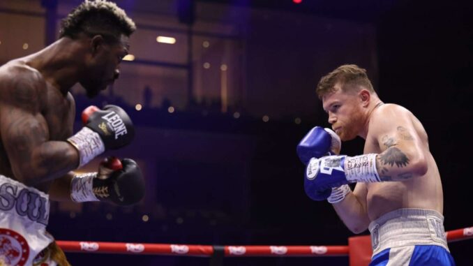 Saúl ‘Canelo’ Álvarez gana a William Scull en Arabia Saudita
