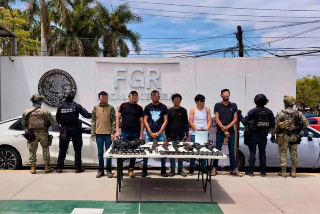 Detienen a seis en Navolato, Sinaloa, con fuerte arsenal