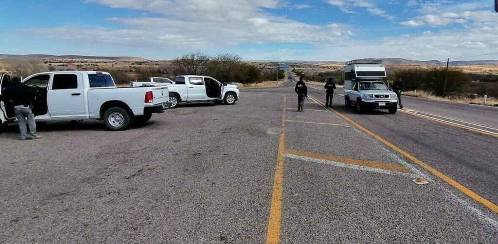 Sujetos armados despojan de su vehículo a conductor en la Vía Corta a Chihuahua