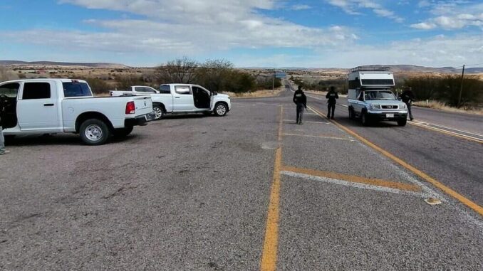 Sujetos armados despojan de su vehículo a conductor en la Vía Corta a Chihuahua
