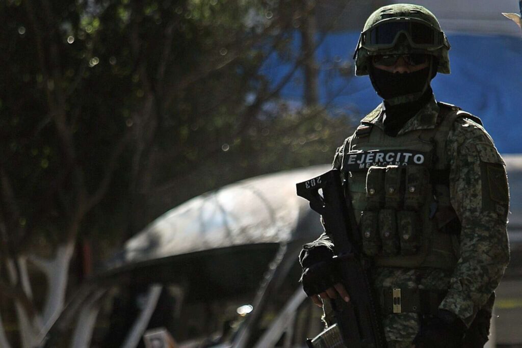 Detienen a dos presuntos integrantes del CJNG tras enfrentamiento en Michoacán