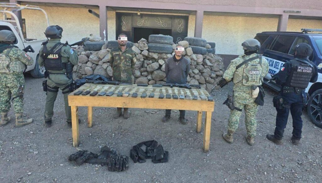 Capturan a dos sujetos armados en Madera; aseguran equipo táctico