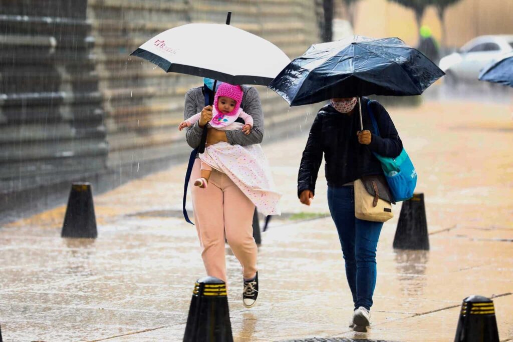 Prevén lluvias y granizo este sábado en CDMX; continuará la onda de calor