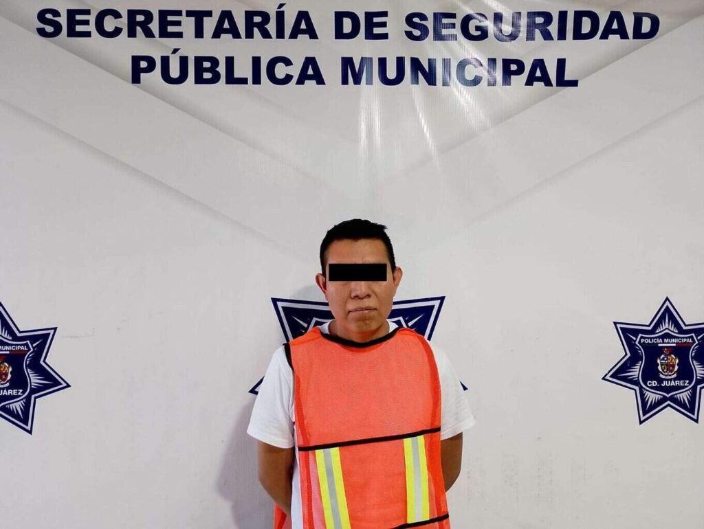 Lo detienen por golpear a su hijastra, le aseguran una pistola