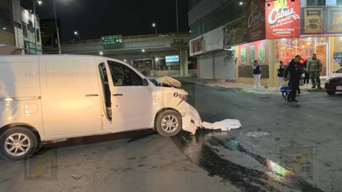 Choque con proyección provoca fuga de gas y moviliza a cuerpos de emergencia en la colonia Centro