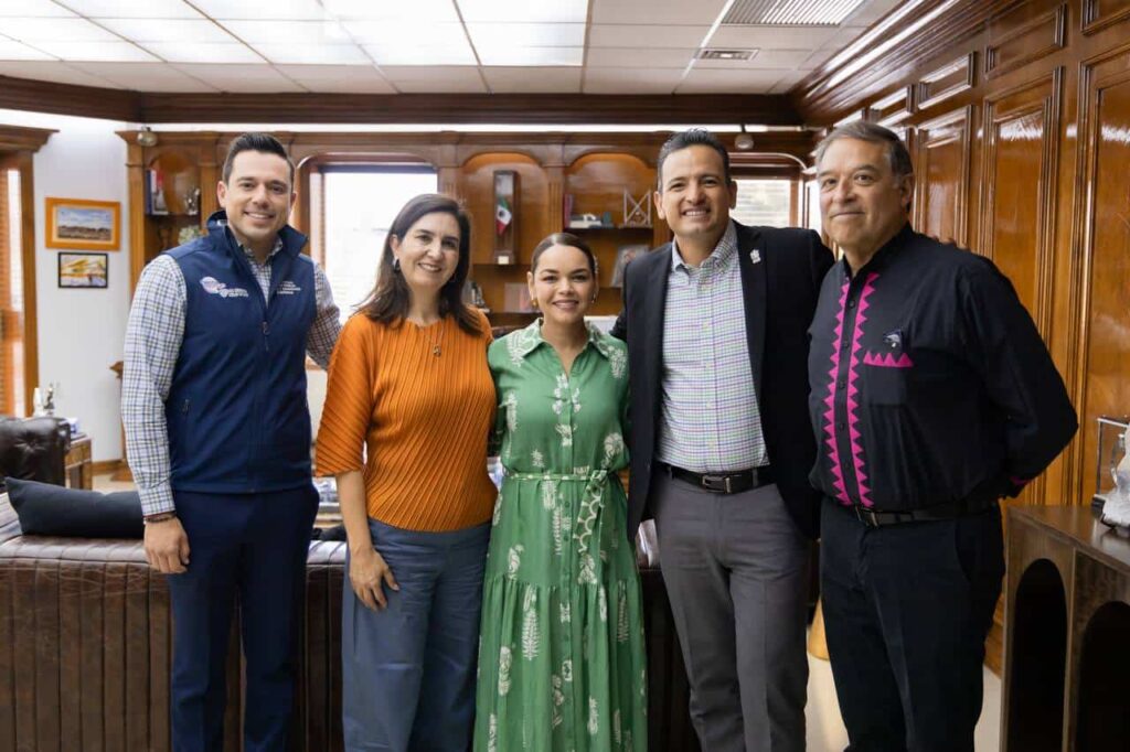 Se reúnen alcalde y vicario de Sisoguichi para impulsar la interculturalidad en el Gobierno Municipal