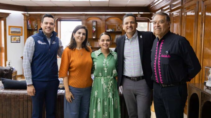 Se reúnen alcalde y vicario de Sisoguichi para impulsar la interculturalidad en el Gobierno Municipal