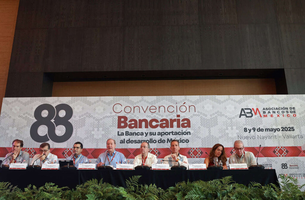Regulador financiero destaca retos para fortalecer el sistema bancario en México