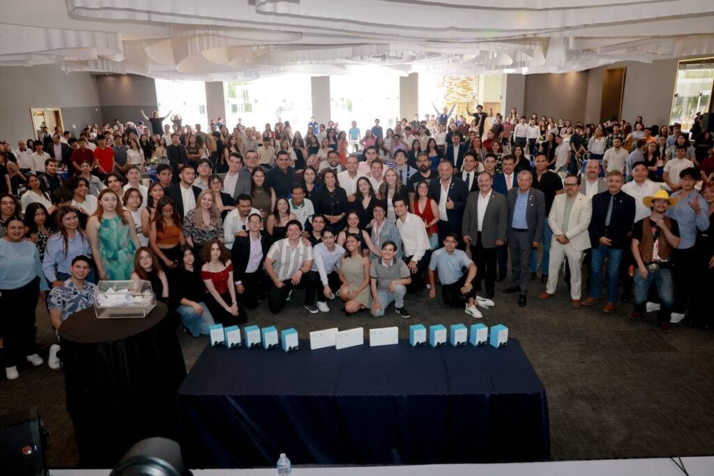 Jóvenes pieza clave para la competitividad: alcalde Bonilla a estudiantes