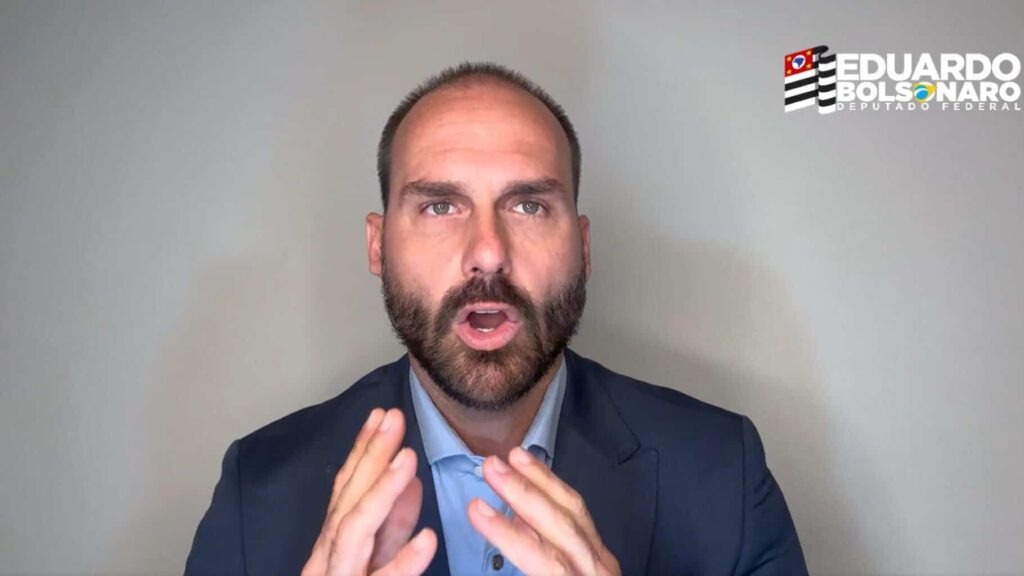 El Supremo investigará a un hijo de Bolsonaro por su campaña contra Brasil en EE.UU.