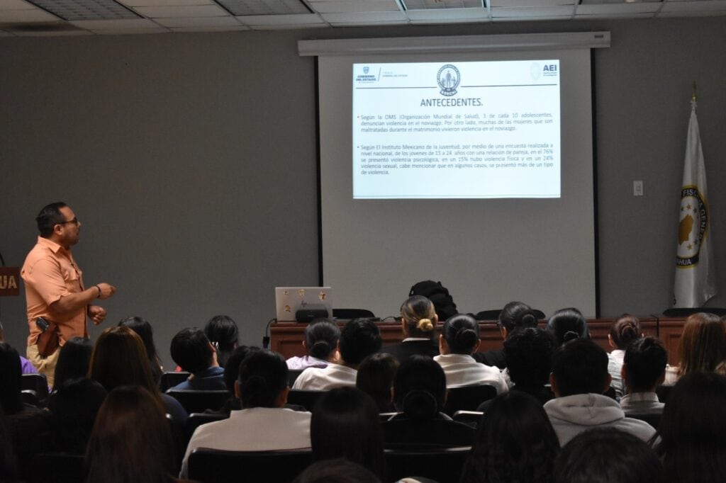 Visitan alumnos del POLITEF instalaciones de la Fiscalía Norte