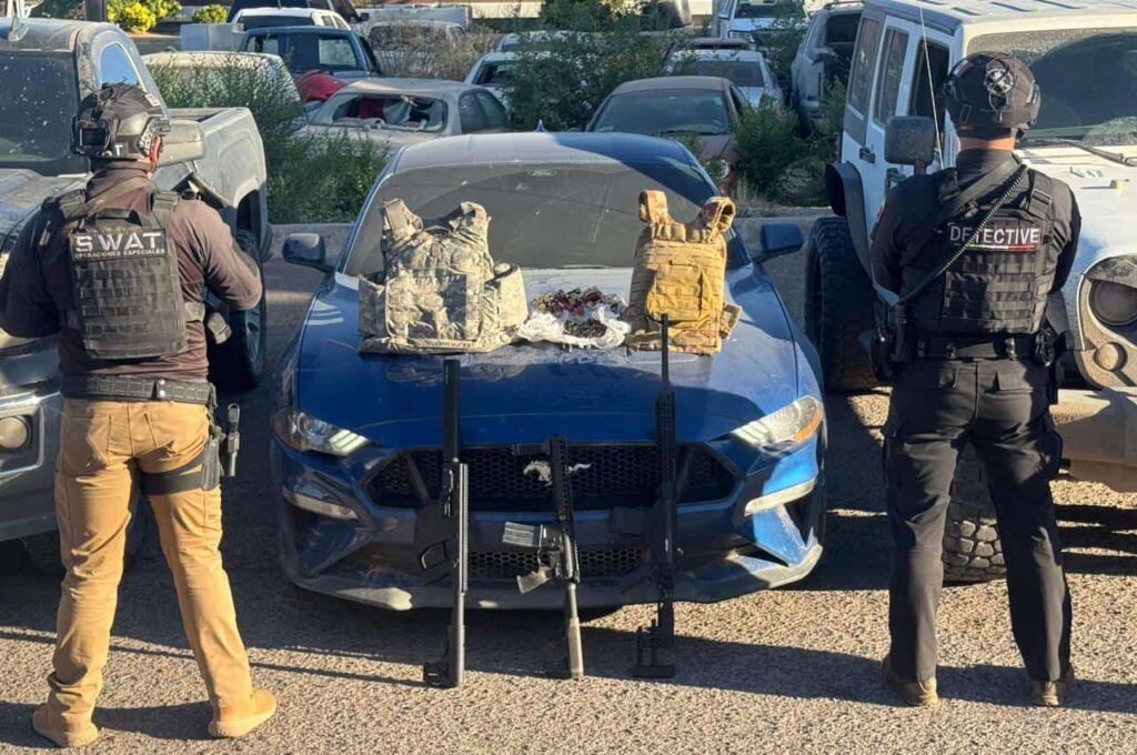 Aseguran tres vehículos con reporte de robo y armamento durante operativo en Namiquipa