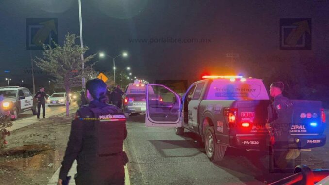 Detienen a dos sujetos en motocicleta tras intentar evadir a la policía y portar marihuana