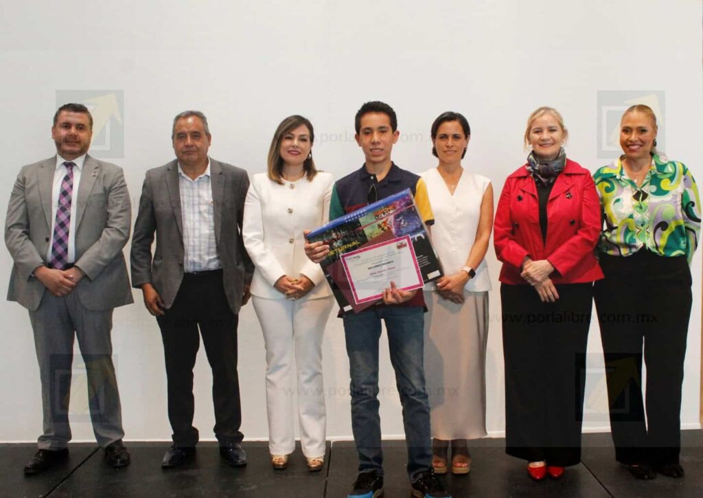 Entregan Comisionados del ICHITAIP premios a ganadores del Tercer Concurso de Historieta