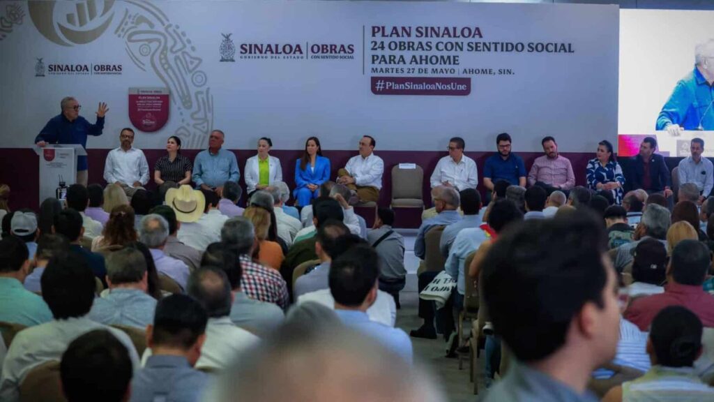 Rubén Rocha mantiene diálogo con docentes de Sinaloa