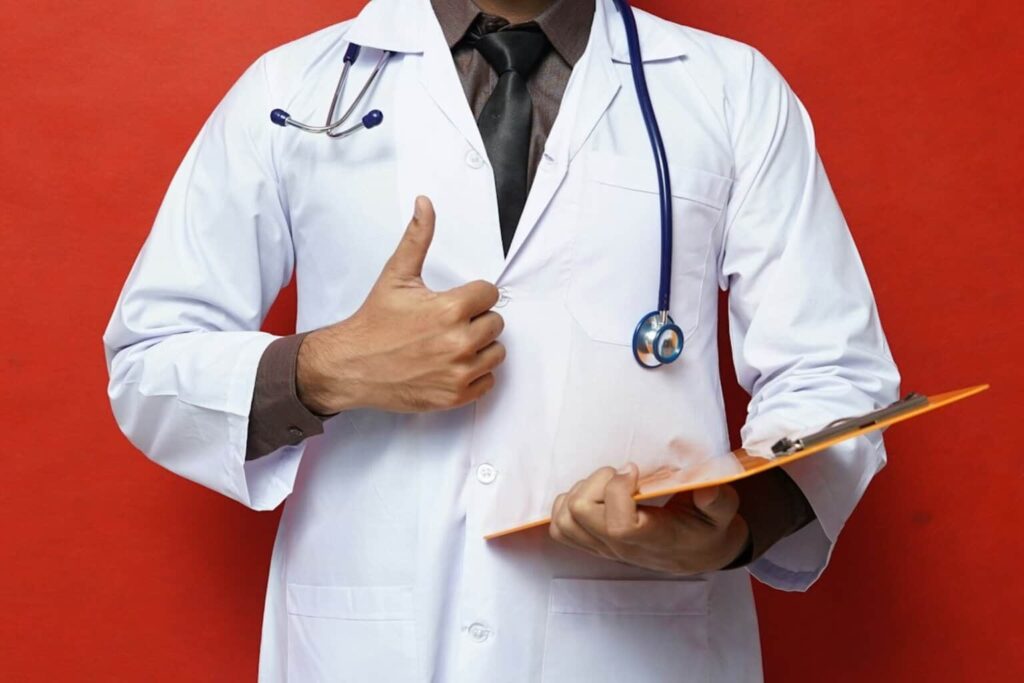 En 2025 rompimos récord en formación y contratación de médicos especialistas del IMSS: Sheinbaum